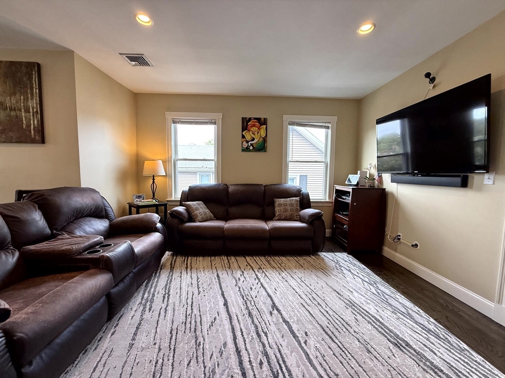 173 Newton St # 4