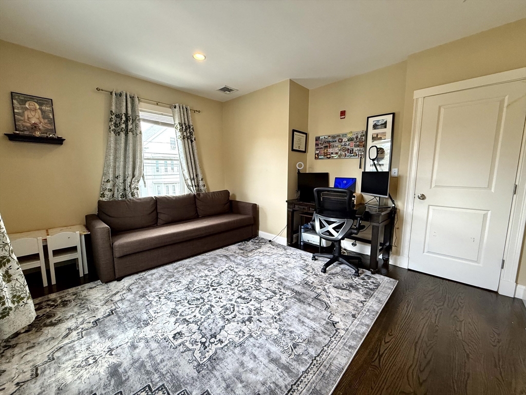 173 Newton St # 4