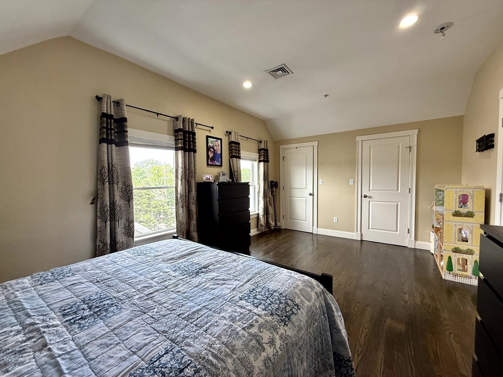 173 Newton St # 4