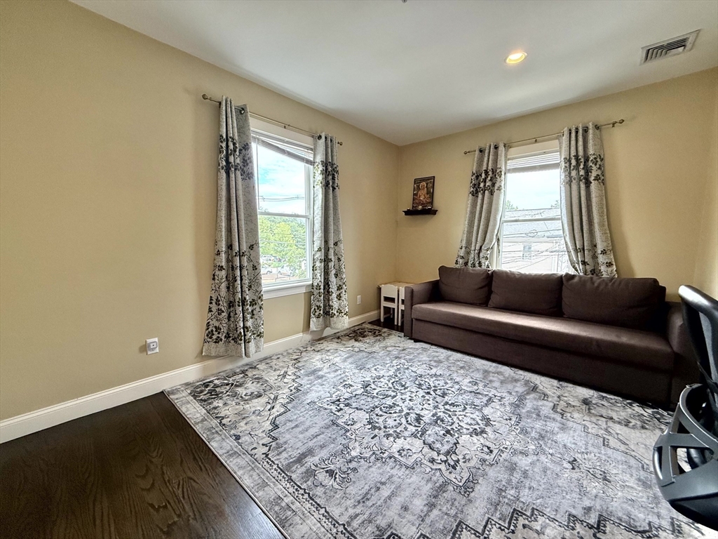 173 Newton St # 4