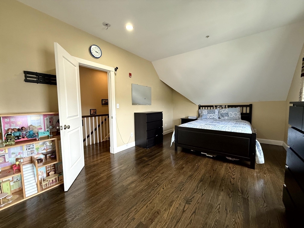 173 Newton St # 4