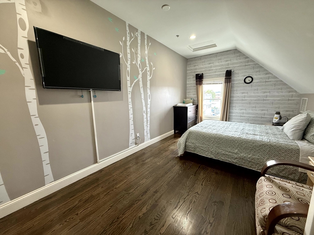 173 Newton St # 4