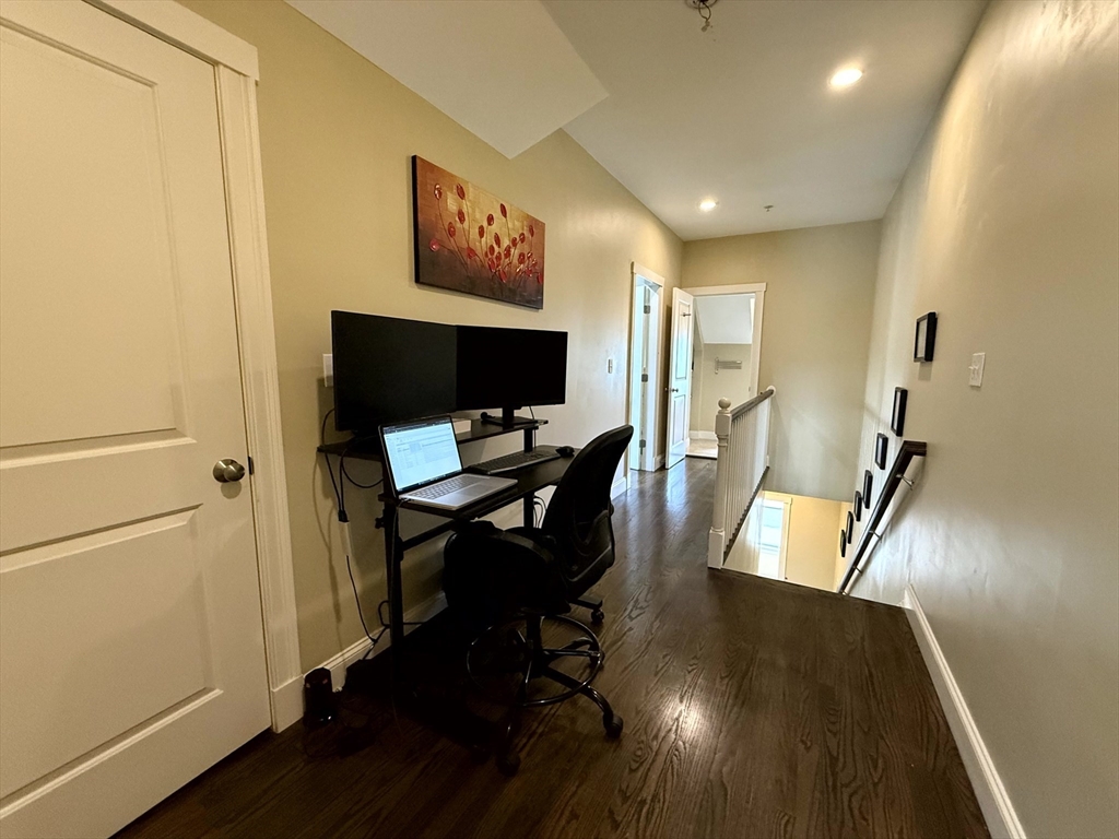 173 Newton St # 4