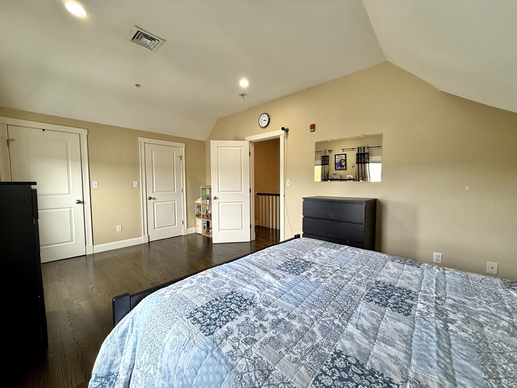 173 Newton St # 4