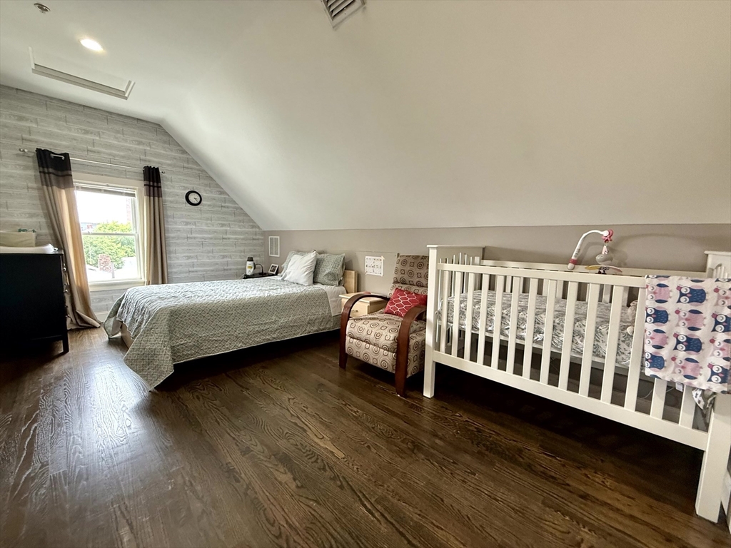173 Newton St # 4