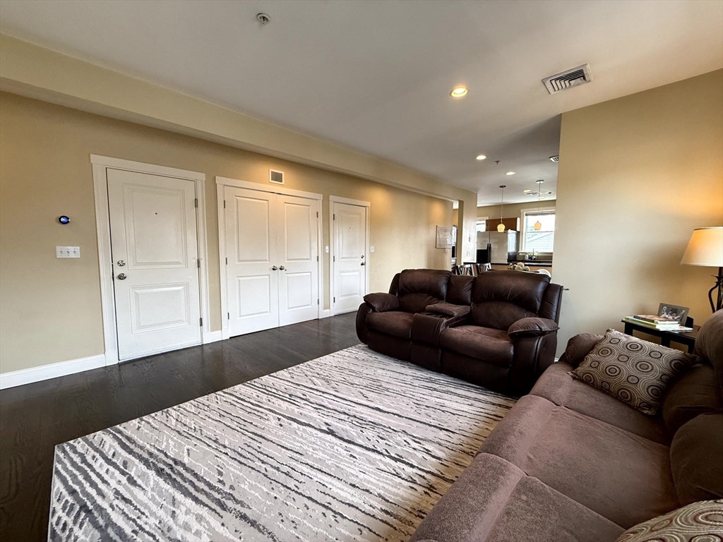 173 Newton St # 4