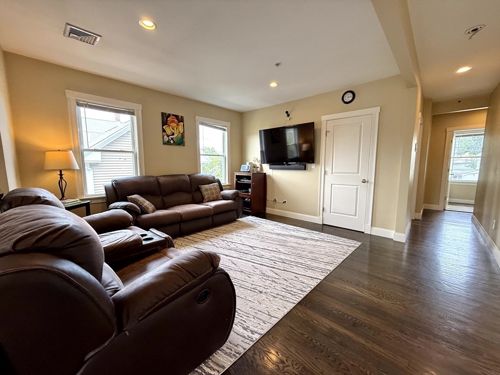 173 Newton St # 4