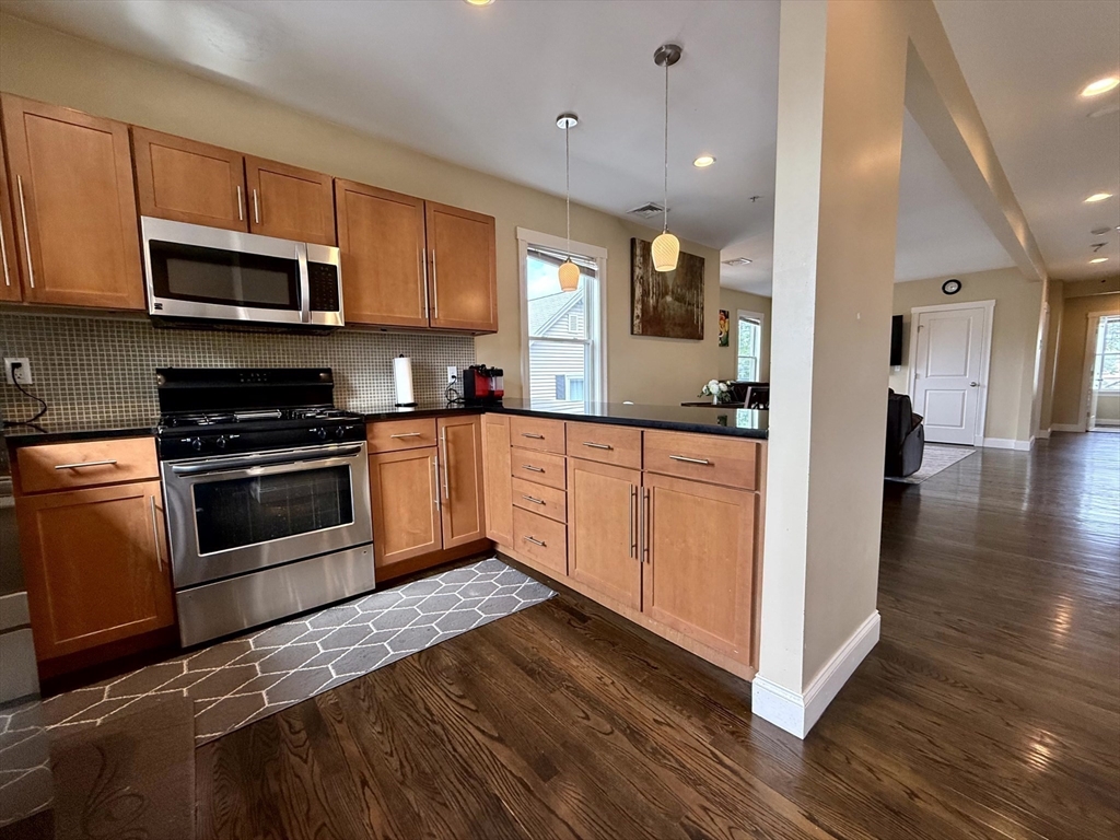 173 Newton St # 4