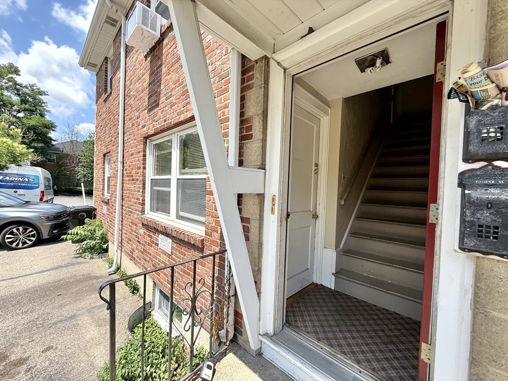 17 Aldrich Rd # A