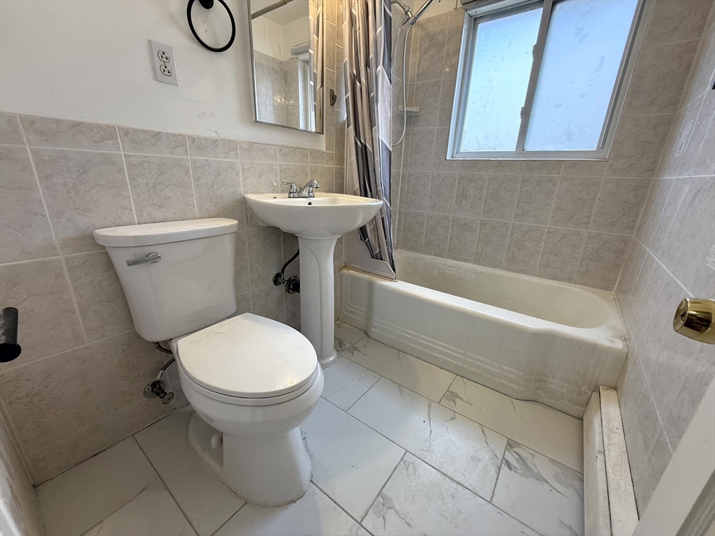 43 Aldrich Rd # B