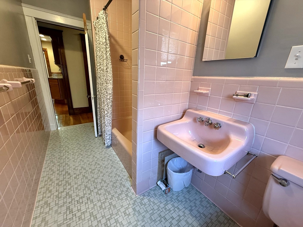 204 School St # 2