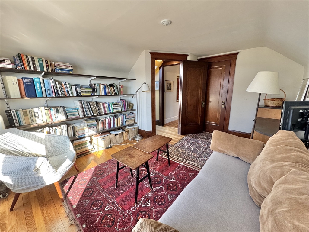 11 Flint Rd Unit: PRIV-FLOOR