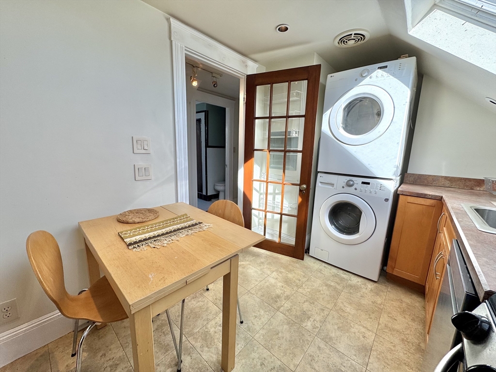 11 Flint Rd Unit: PRIV-FLOOR