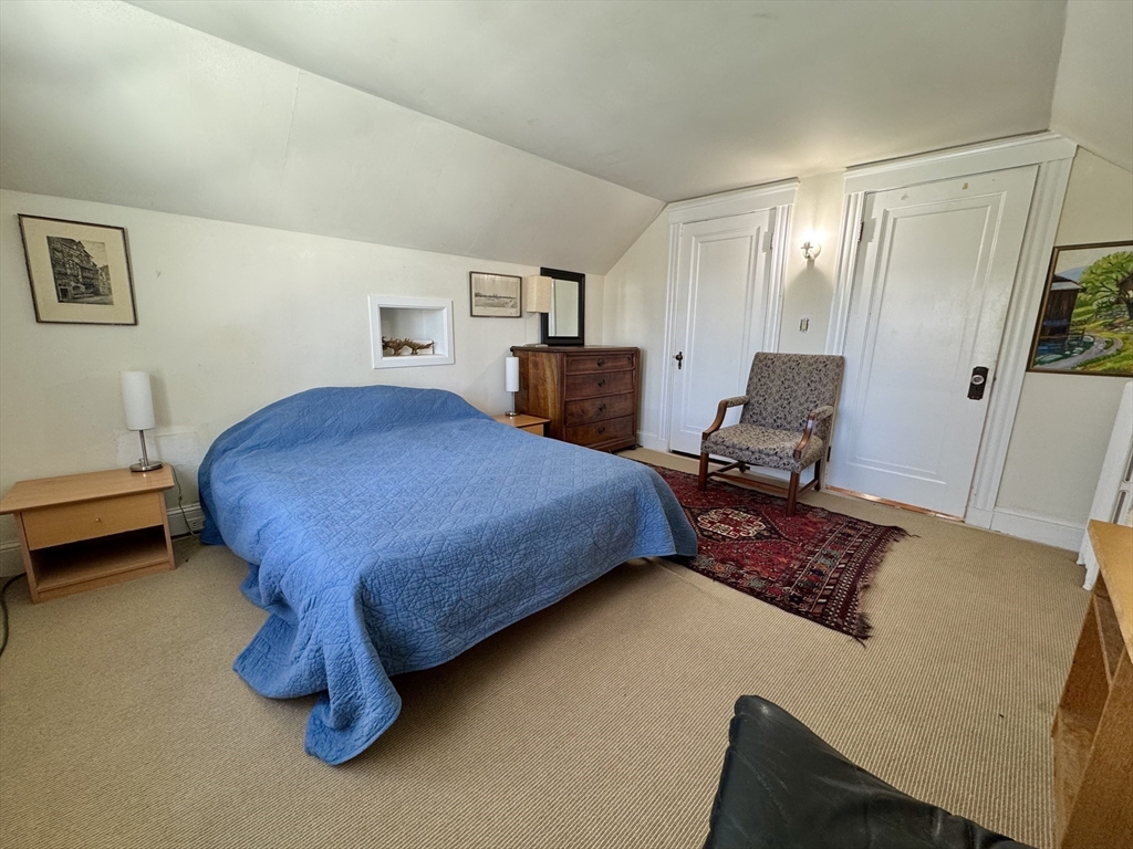 11 Flint Rd Unit: PRIV-FLOOR