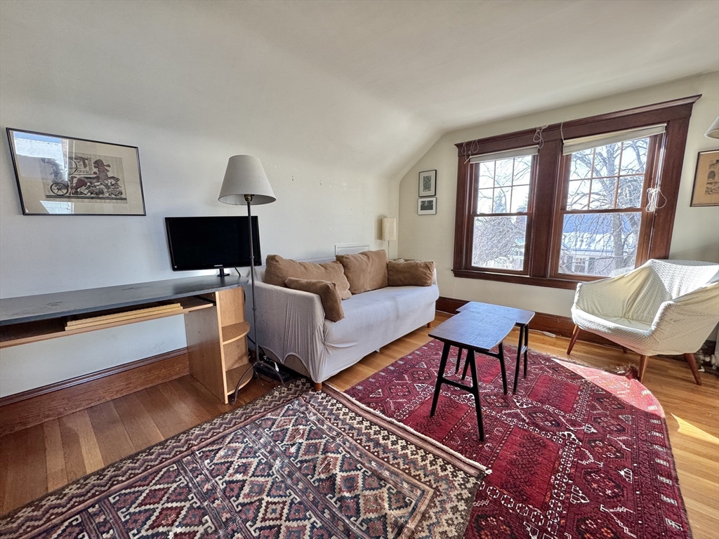11 Flint Rd Unit: PRIV-FLOOR