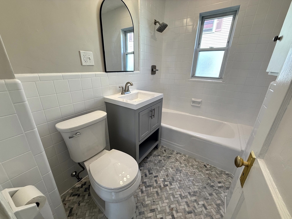 324 Arlington St # 1