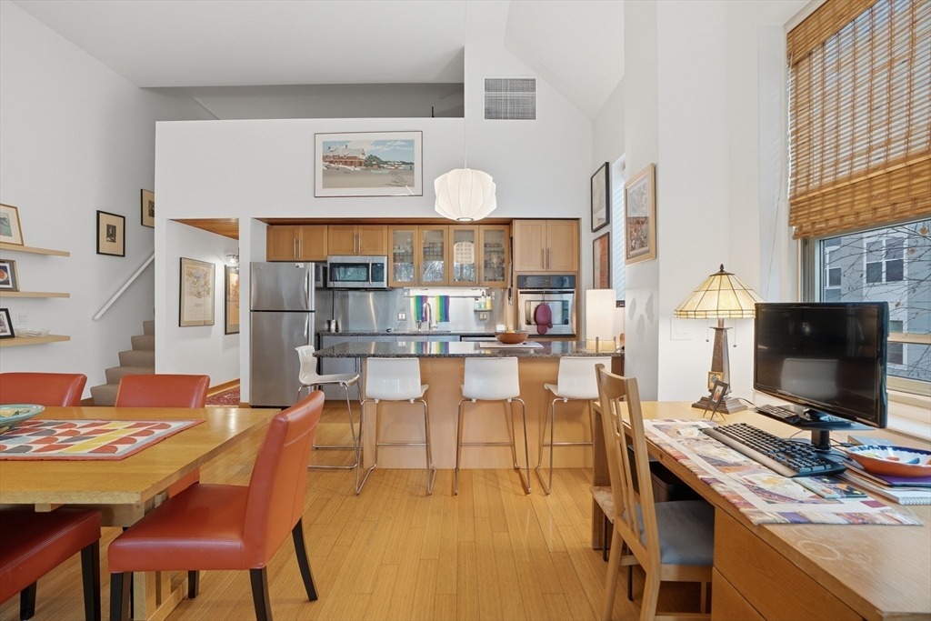 290 Pleasant St # 220