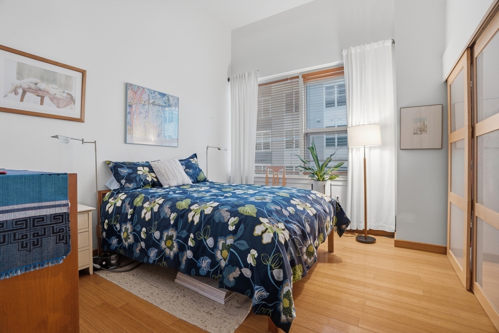 290 Pleasant St # 220