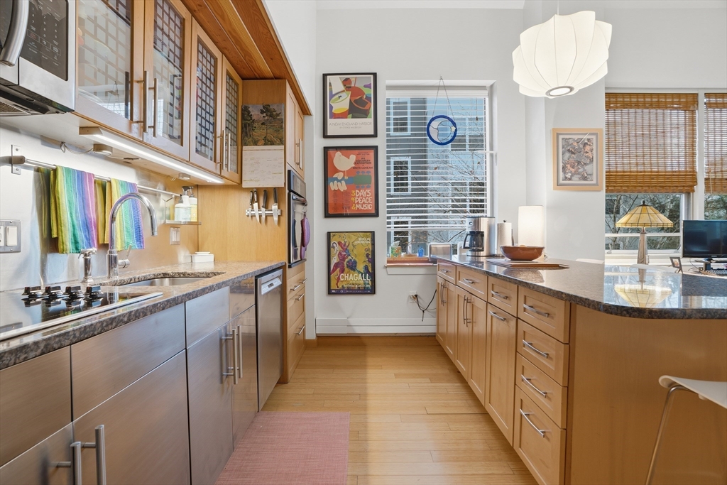 290 Pleasant St # 220