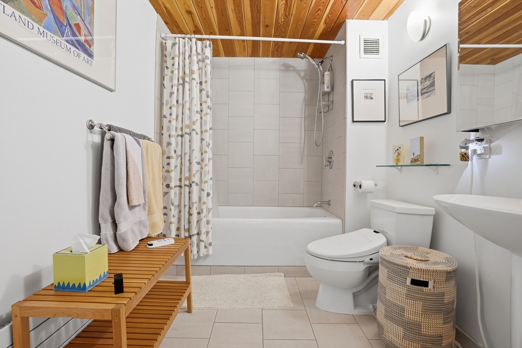 290 Pleasant St # 220