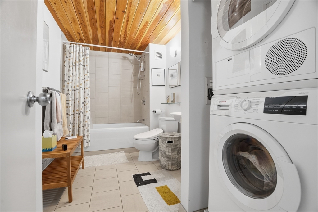 290 Pleasant St # 220