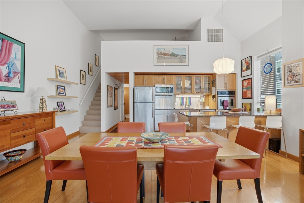 290 Pleasant St # 220