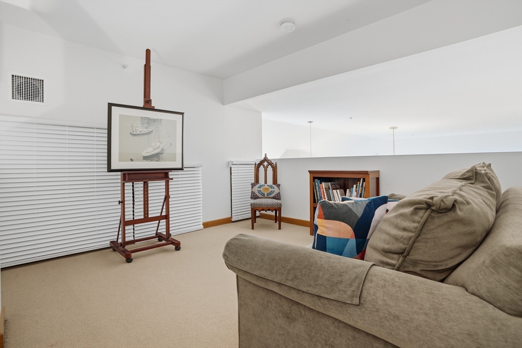 290 Pleasant St # 220