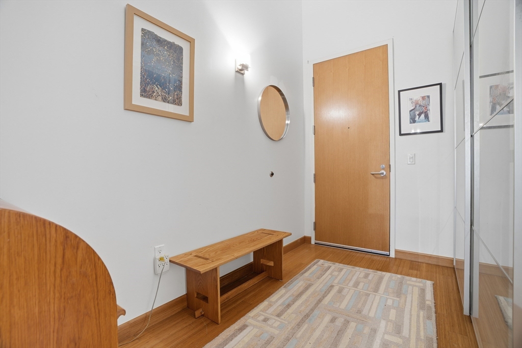 290 Pleasant St # 220