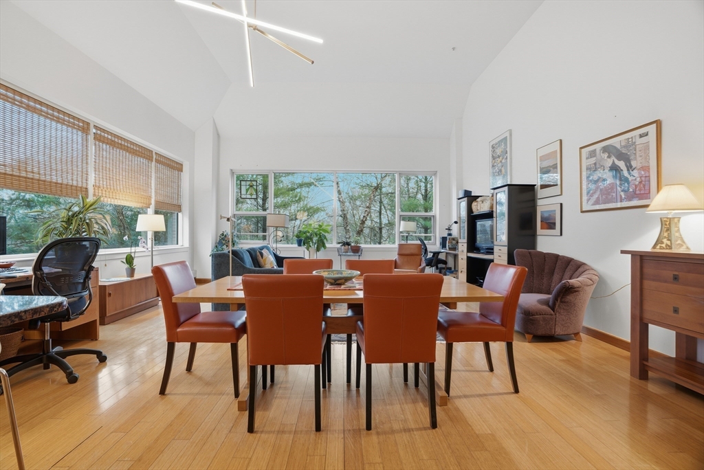 290 Pleasant St # 220