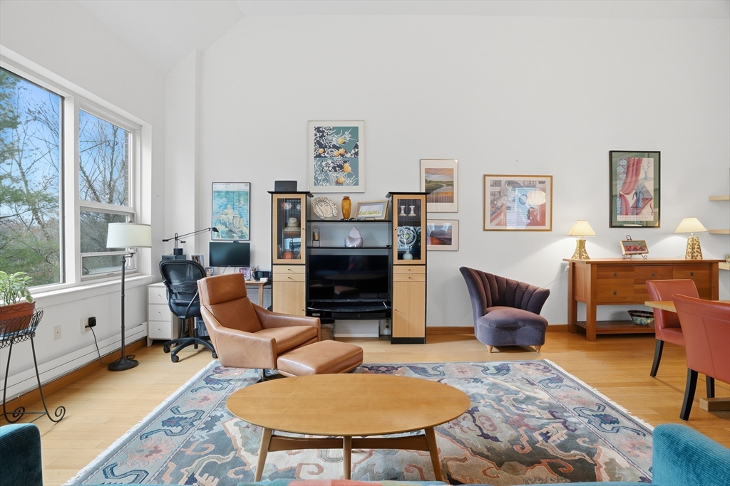 290 Pleasant St # 220