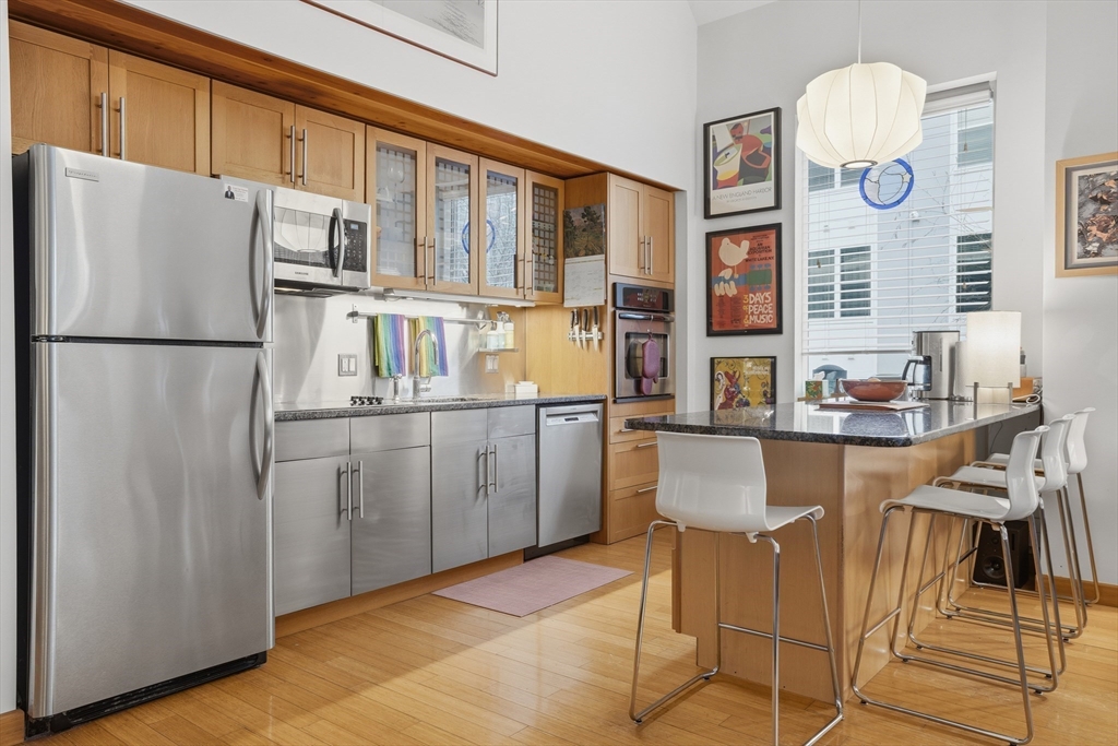 290 Pleasant St # 220