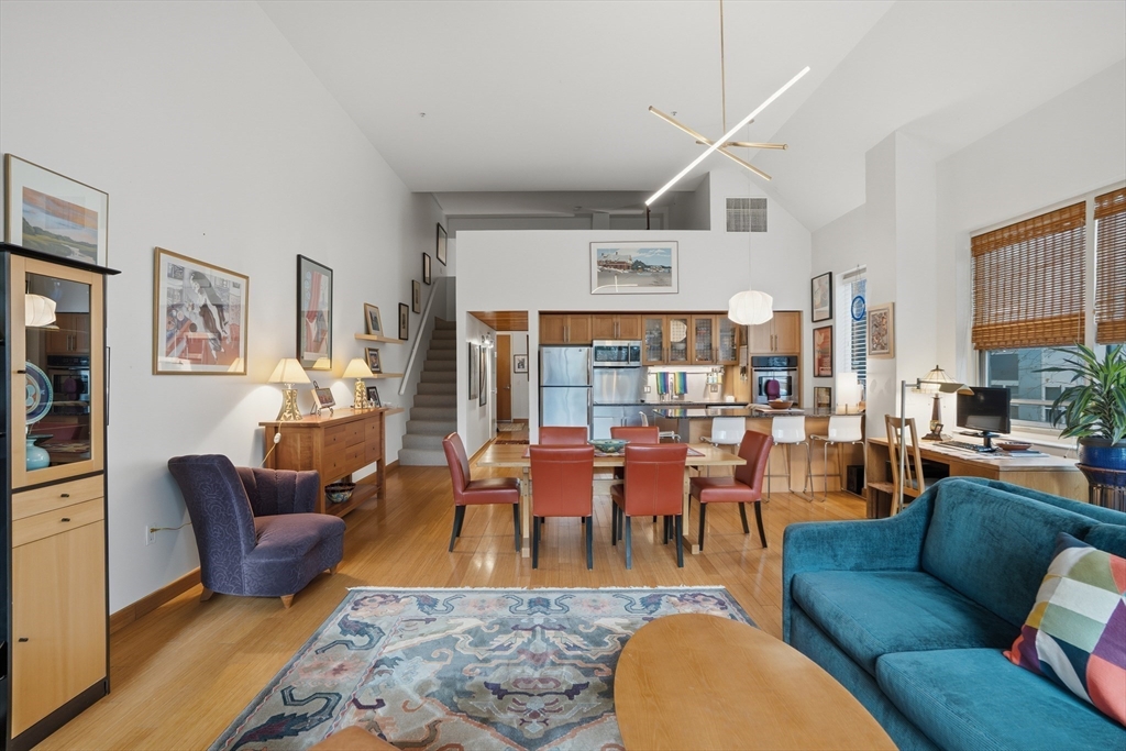 290 Pleasant St # 220