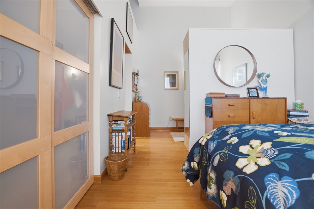 290 Pleasant St # 220