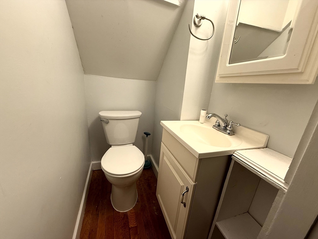 4 Adams Ave # 2