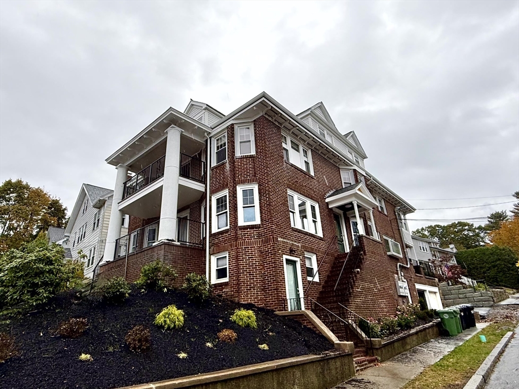 4 Adams Ave # 2