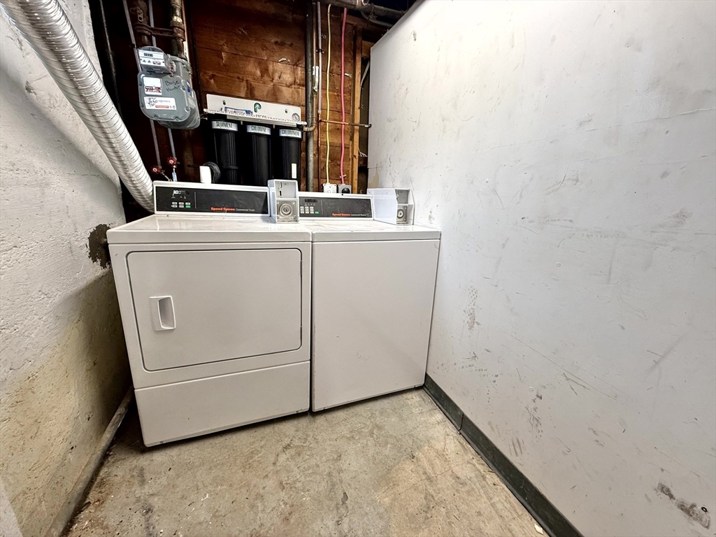 4 Adams Ave # 2