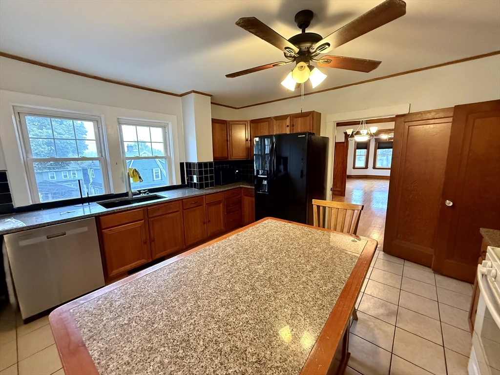 4 Adams Ave # 2