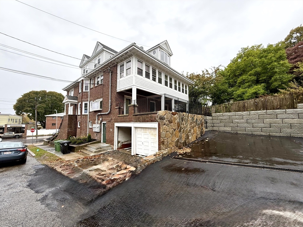4 Adams Ave # 2