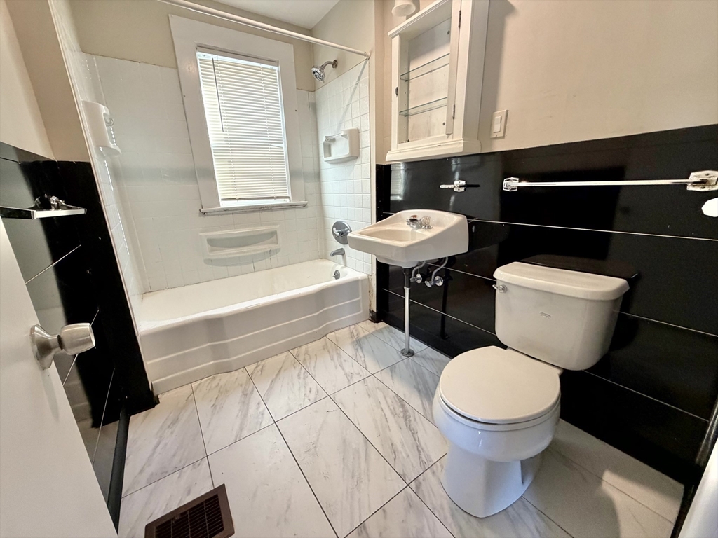 21 Oakland Ave # 2