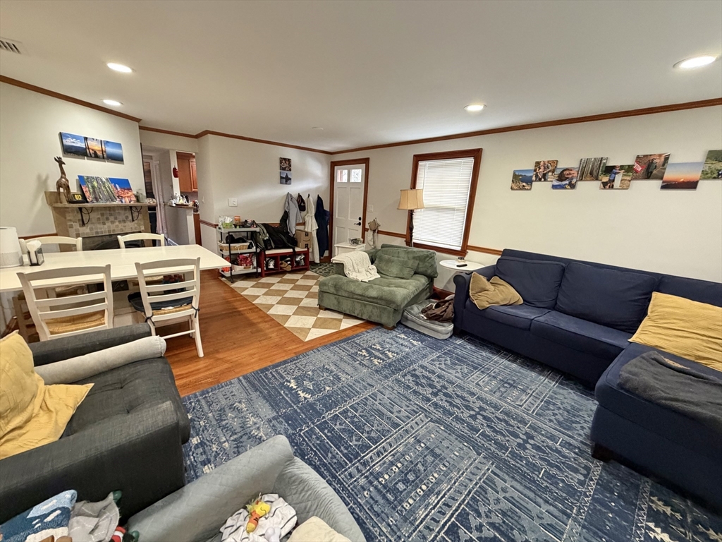 176 Upland Ave Unit: Single Fam