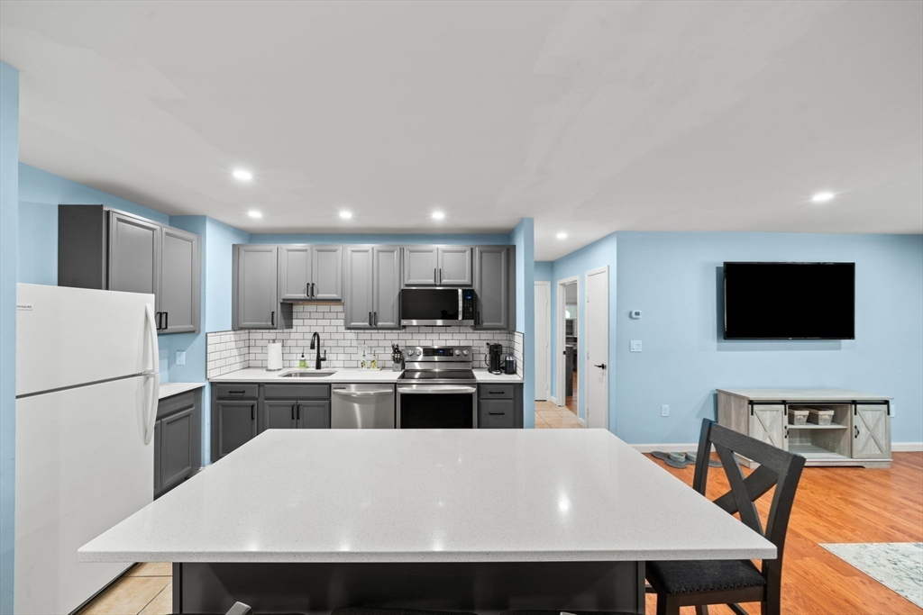 80 N Warren St # 32