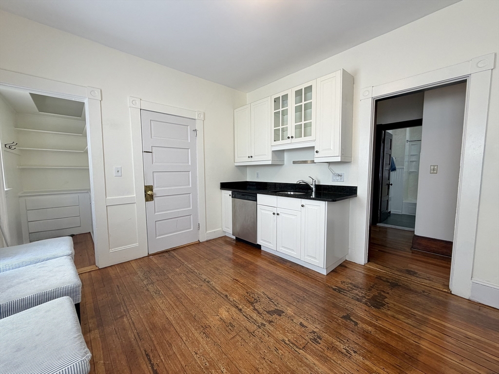 29 Woodrow Ave # 2