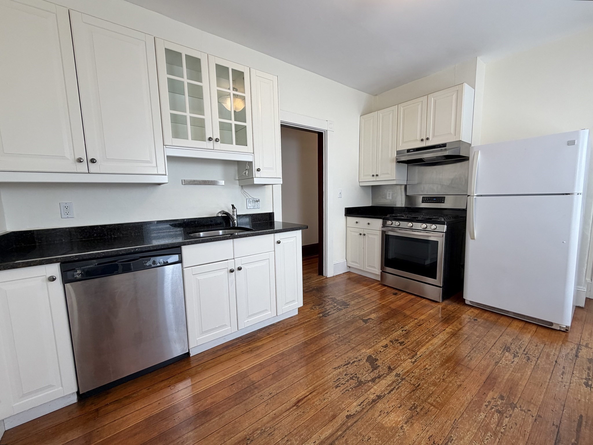 29 Woodrow Ave # 2