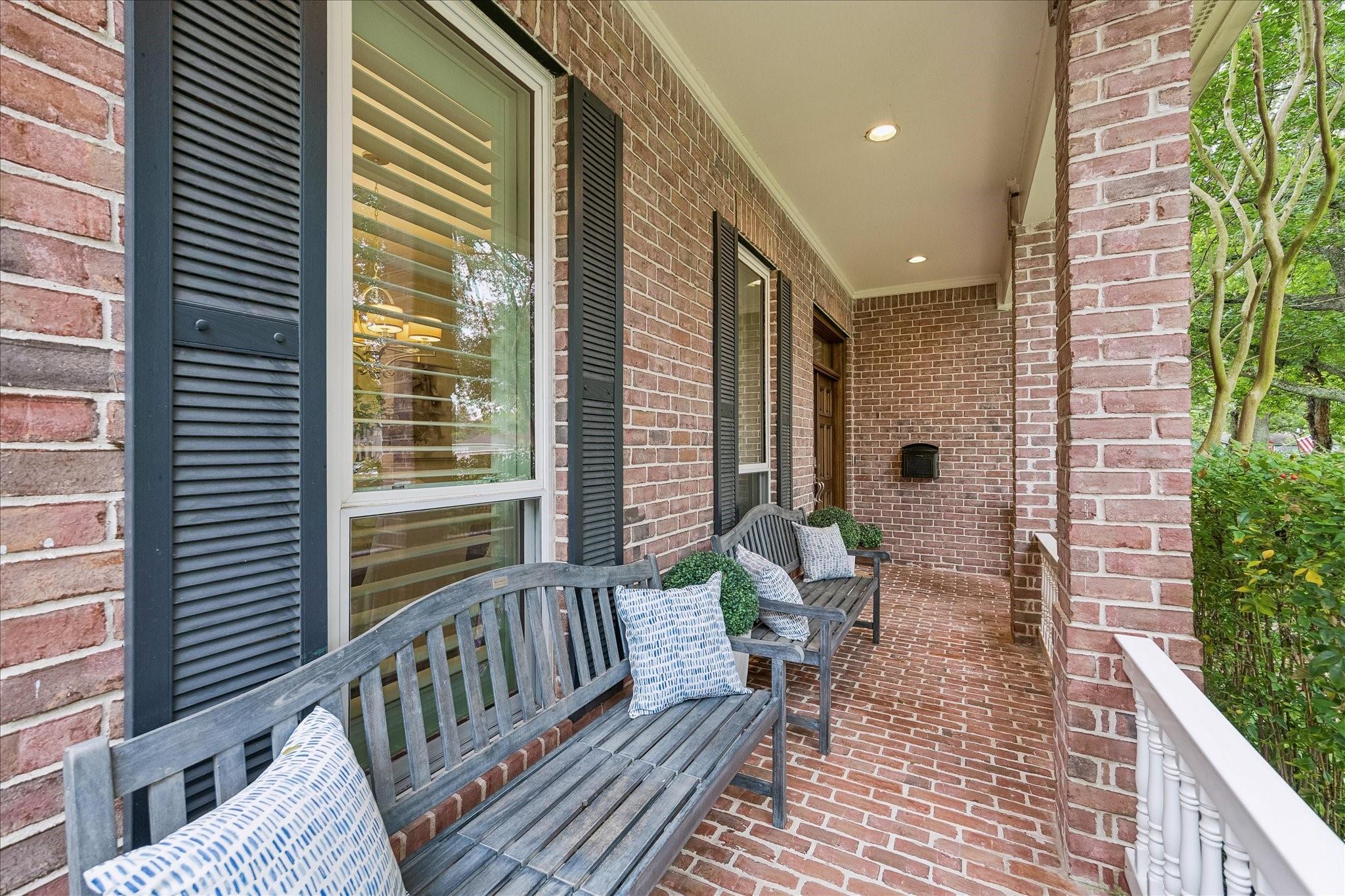 1114 Colonial Street