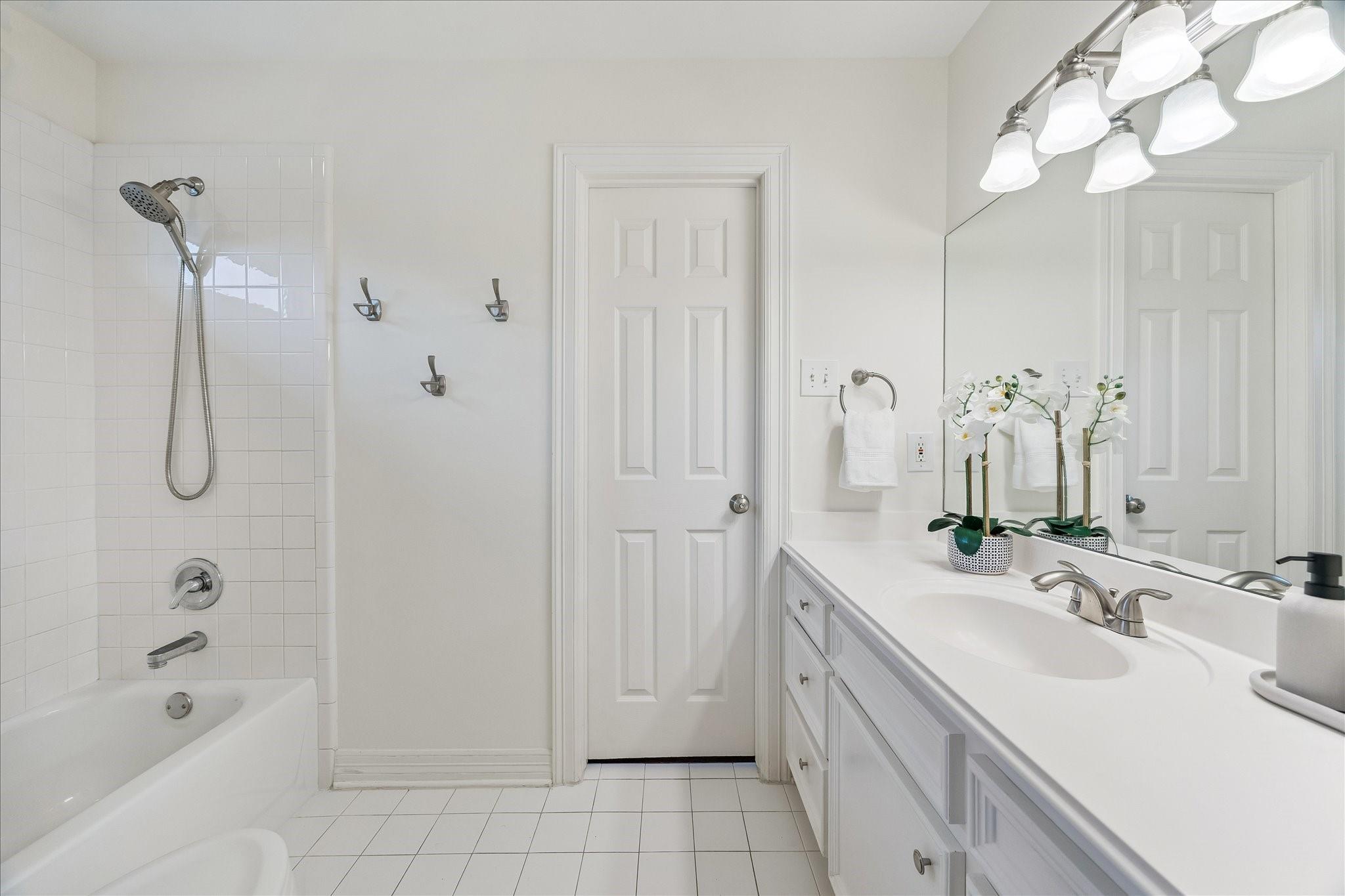 1114 Colonial Street