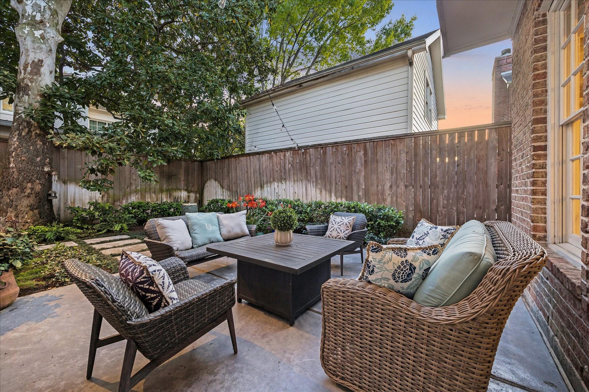 4025 Villanova Street