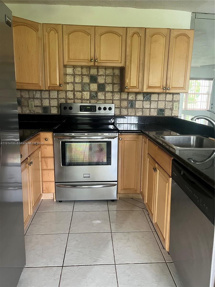 5208 NE 24th Ter # F109