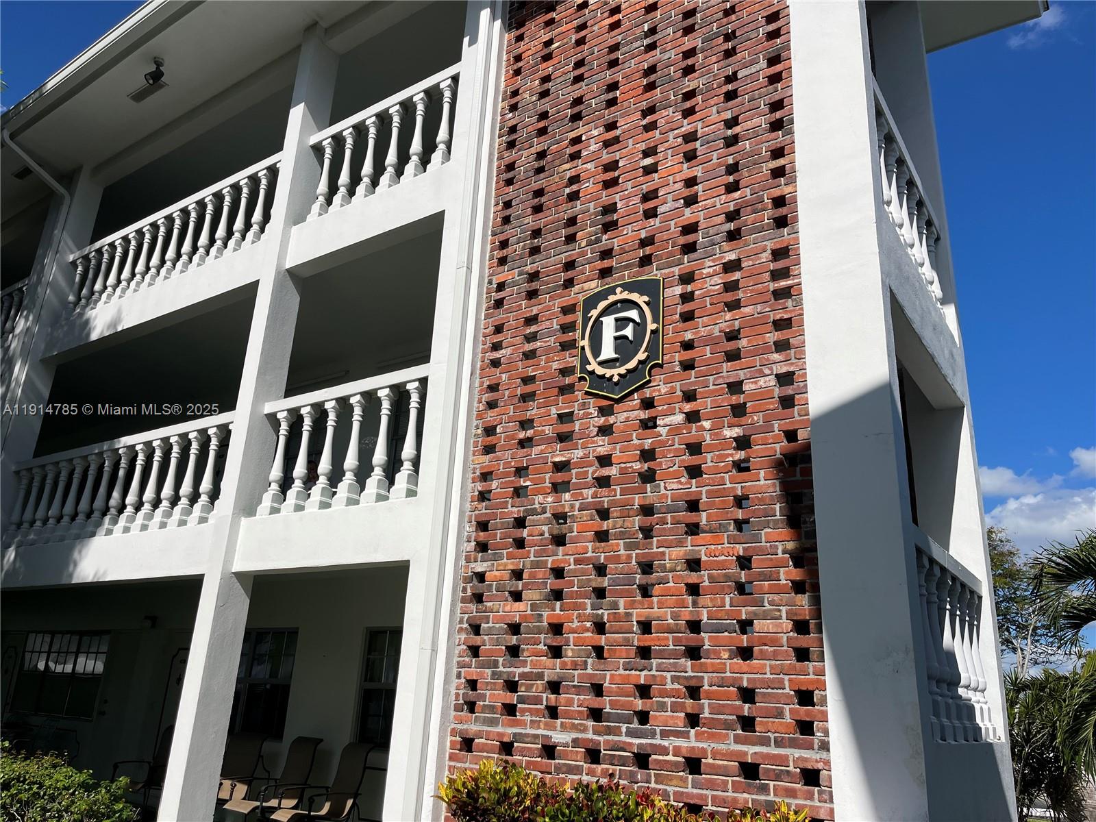 5208 NE 24th Ter # F109