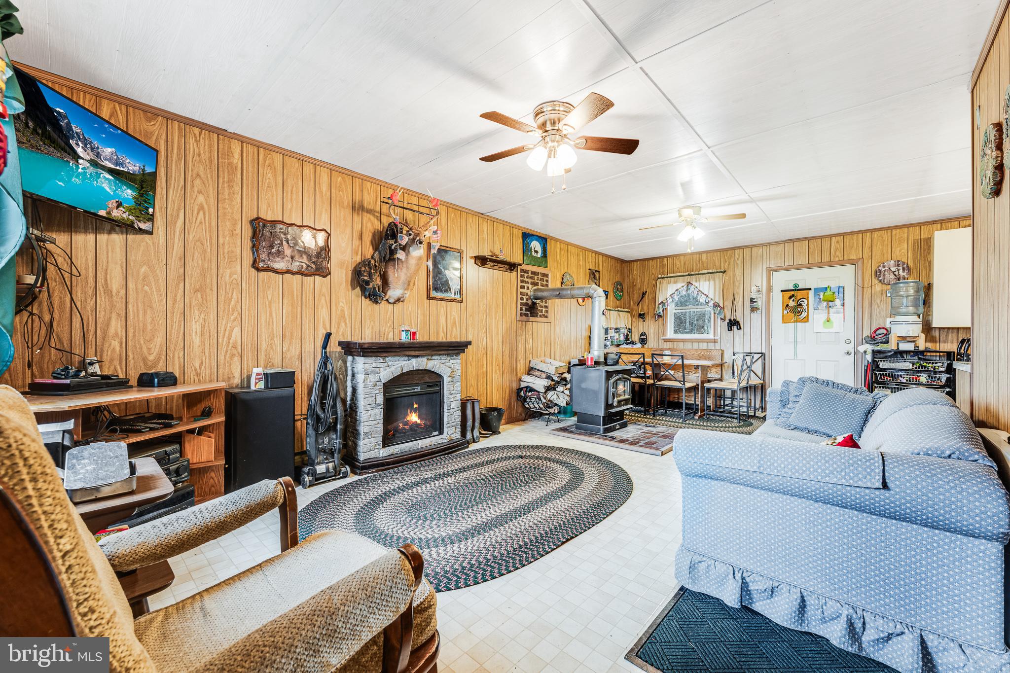 465 KING WILDESEN ROAD