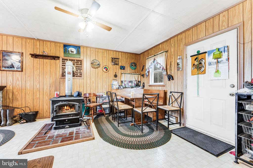 465 KING WILDESEN ROAD